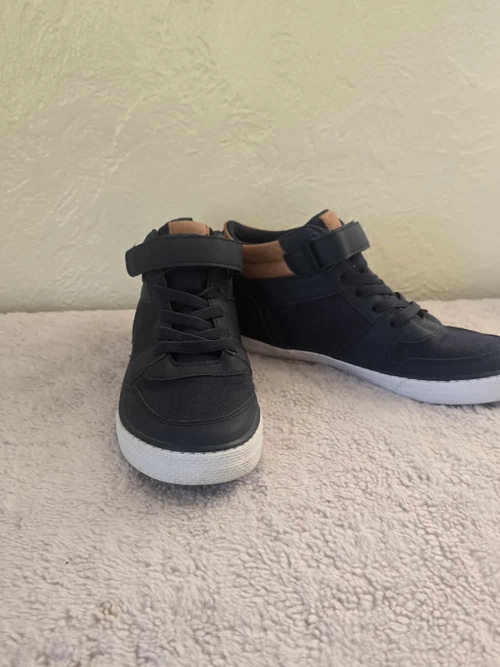 High-Top Blue Sneakers Size 5 - Excellent Condition